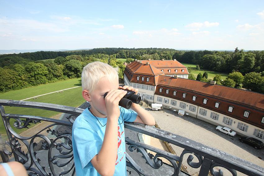 Schloss Solitude, Besucher auf der Kuppel
