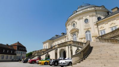 Schloss Solitude, Aussen, Oldtimer im Schlosshof