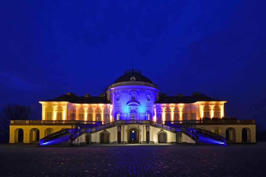 Schloss Solitude, außen, nachts mit Beleuchtung