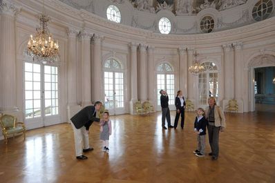 Solitude Palace, Visitors in the hall