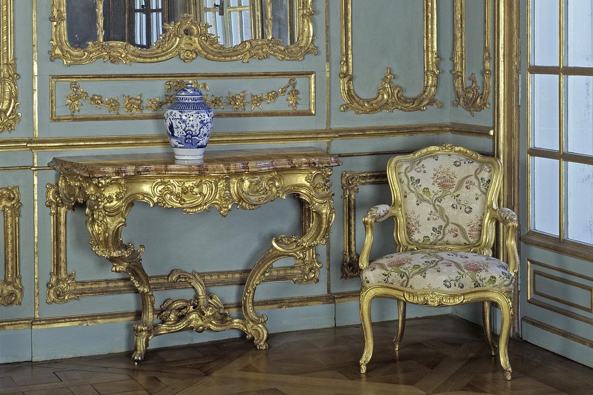  Console table and chair in the antechamber to Duke Carl Eugen's apartment
