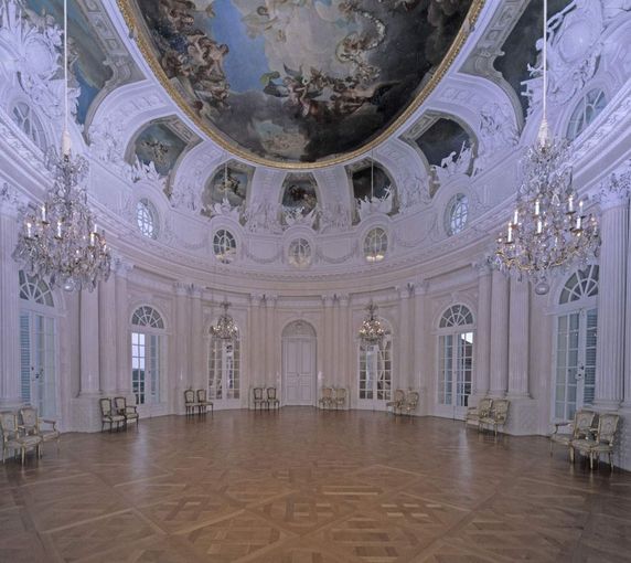 Château de Solitude, Vue dans le salon blanc