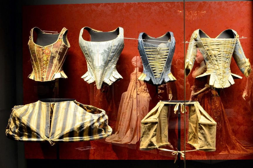 Residenzschloss Ludwigsburg, Modemuseum, Kleidungsstücke